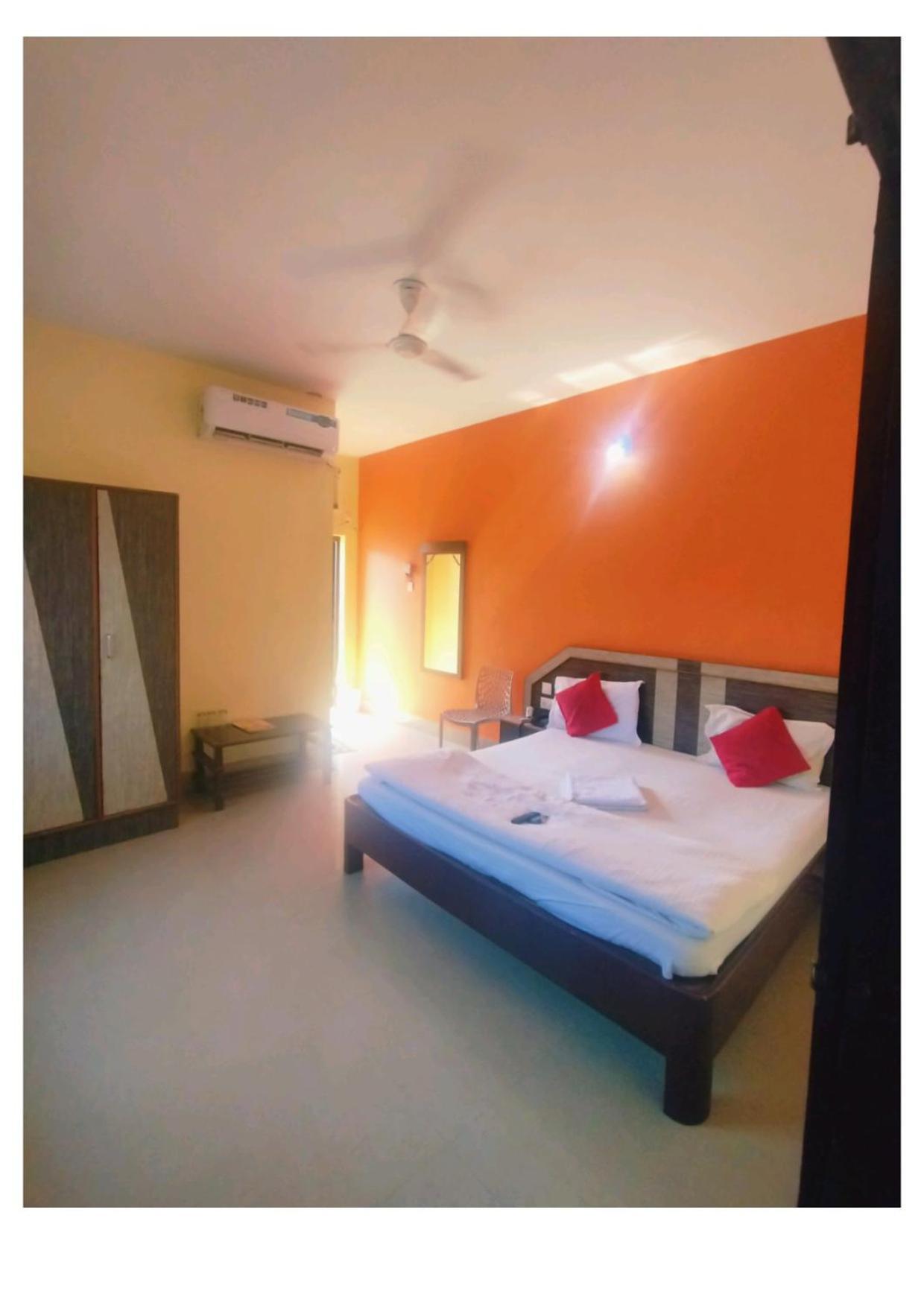 Hotel D2 Holiday Inn-near Niladri-beach-best Choice Of Travellers By Morservices 3*