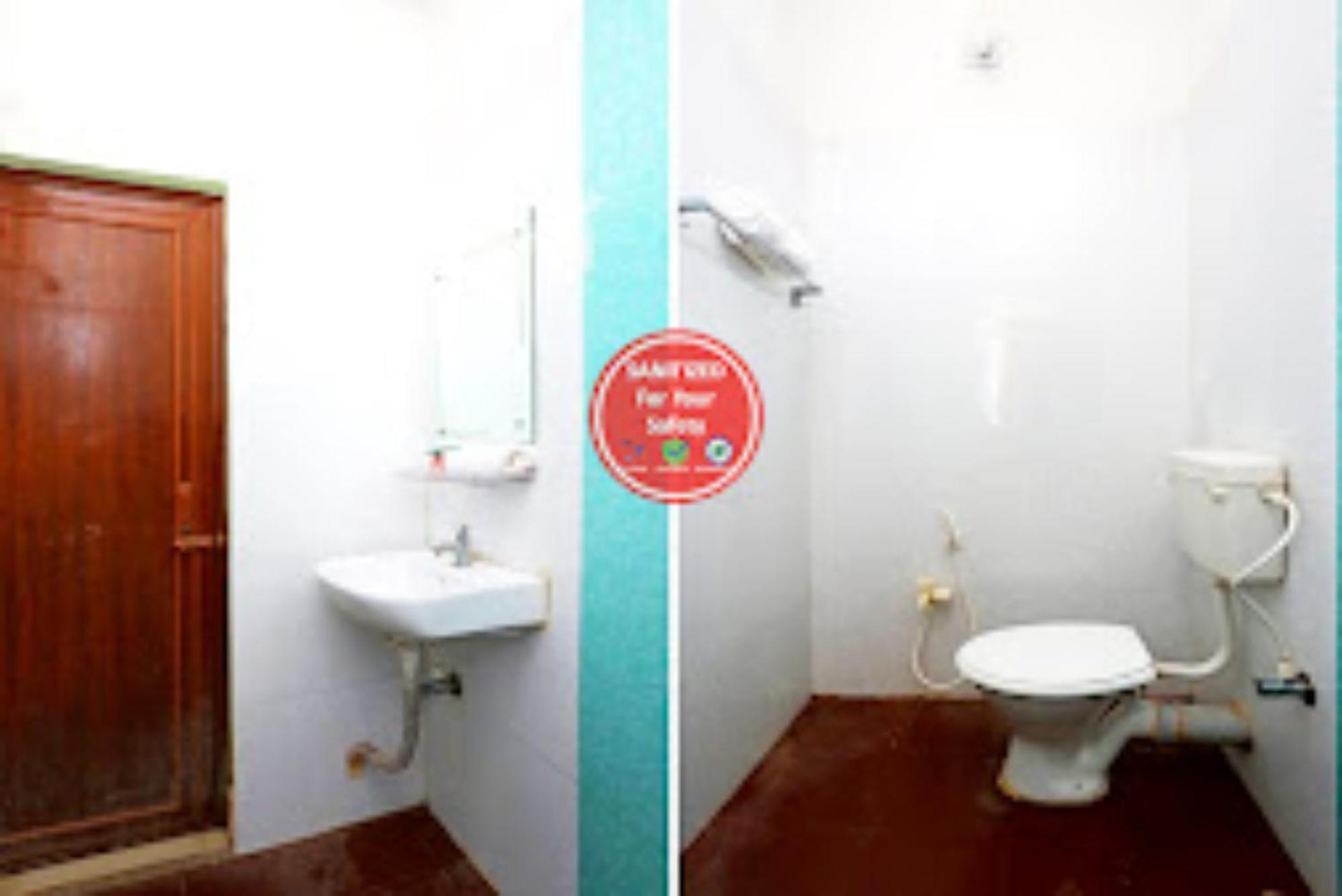 D2 Holiday Inn-near Niladri-beach-best Choice Of Travellers By Morservices Hotel